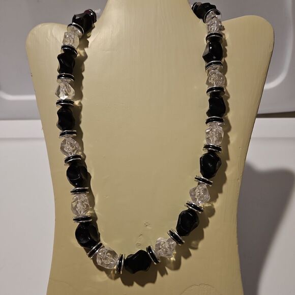 Costume Jewelry Black and Clear Necklace see measurements - Picture 3 of 4